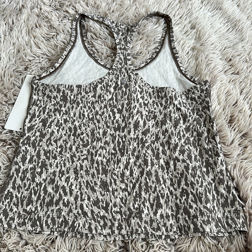 NWT Lululemon Athletica Nulu Tank - Picture 4 of 5